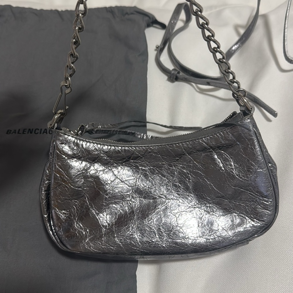 BALENCIAGA MINI CROSSBODY BAG - LIKE NEW - Picture 5 of 9